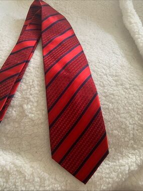 Red Striped Men's 100% Silk Tie
